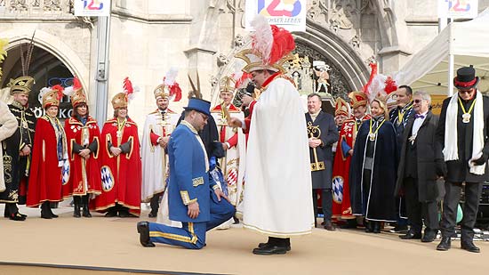 Krönung  Prinz Sebastian I. – der jubelnde Faschingsregent  @ Marienplatz am 12.01.2018 (©Foto. Martin Schmitz)